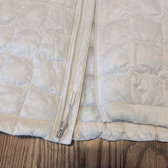 women’s north face cream colored light puffer - Picture 5 of 5